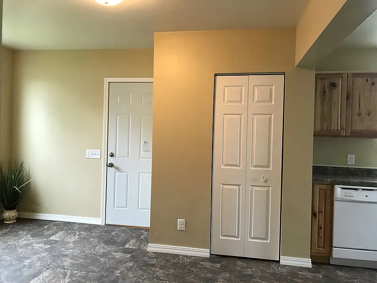 842 4th St SW — Photo 6