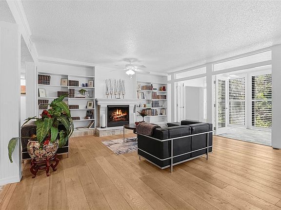 3rd image of 3324 Thornwood Rd #3324