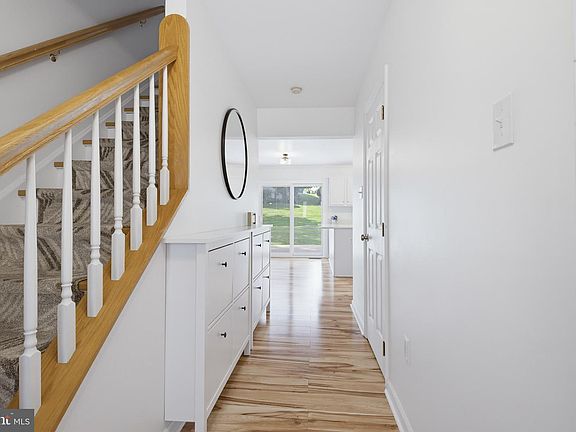 4th image of 2822 Ridings Way