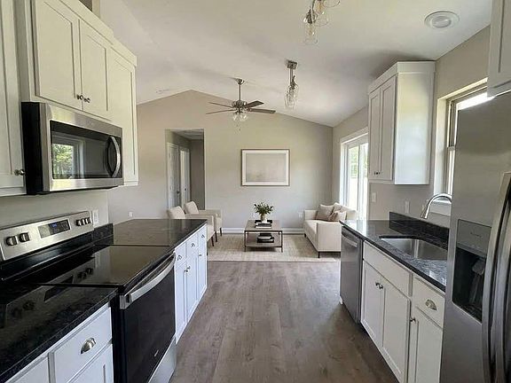 4th image of 3057 N 15th Ave