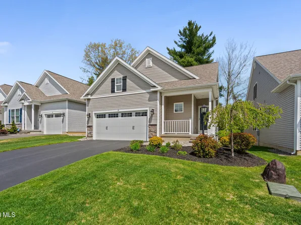 15 Bradley Circle, Halfmoon, NY 12065