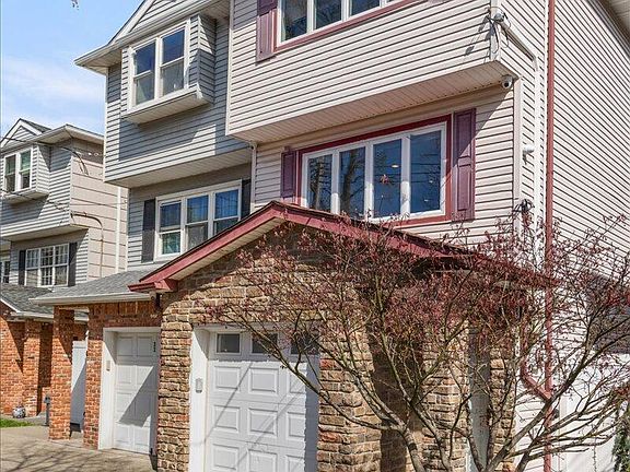 2nd image of 31 Blaine Ct