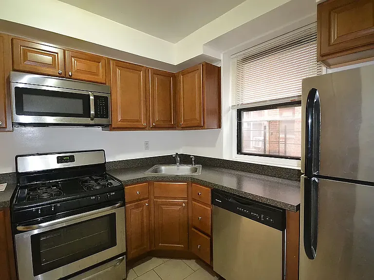 3415 Parsons Blvd #4M — Photo 6
