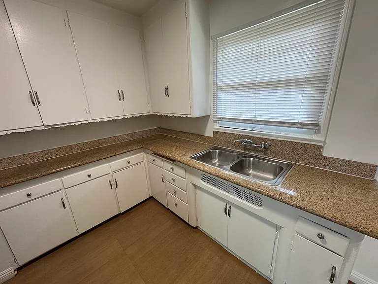 902 Alandele Ave #902 — Photo 22