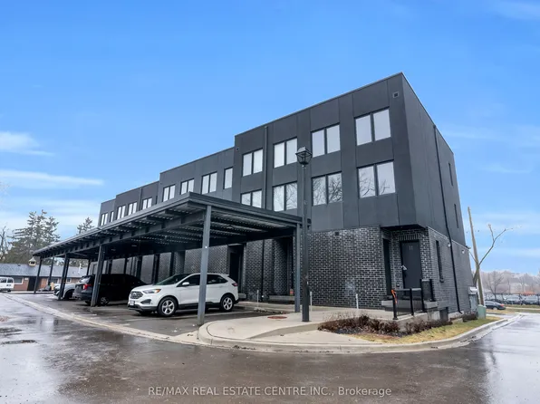 59 Charles St #2, Newmarket, ON L3Y 3V7