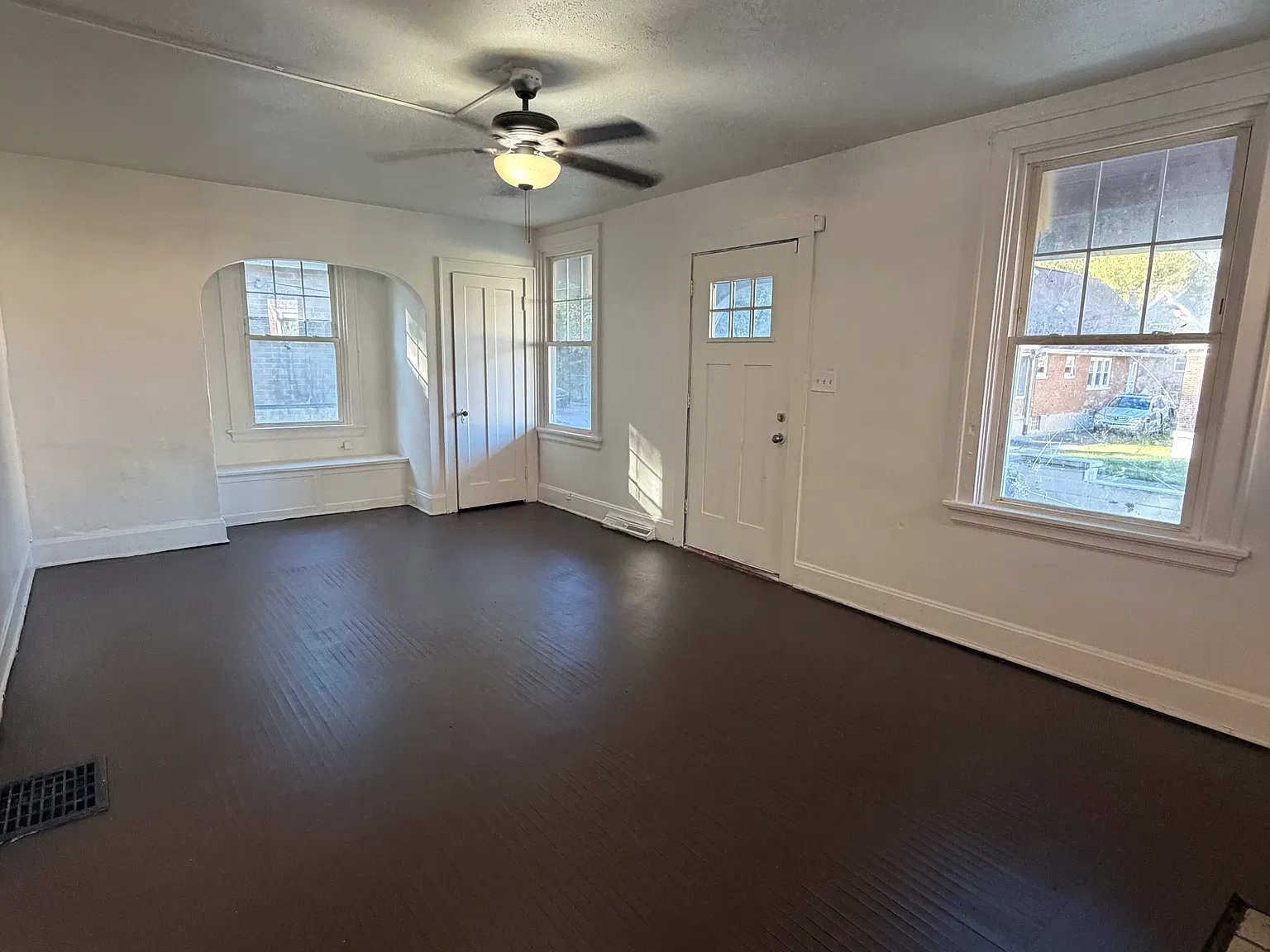 5 bed, 2.5 bath, 2002 sqft, $2,190 — Photo 4