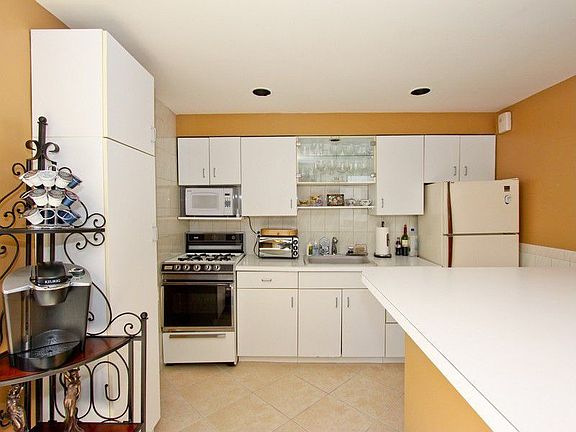 2nd image of 10 Pequot Avenue #2nd floor