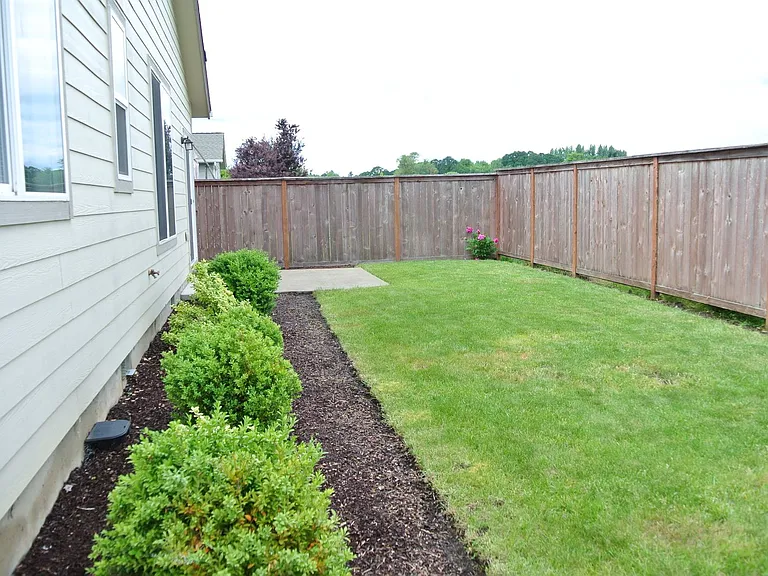 699 Trinity St NE — Photo 22