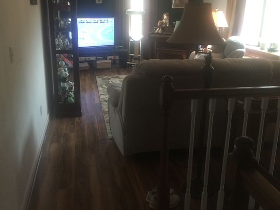 4th image of 30 Ashworth Dr