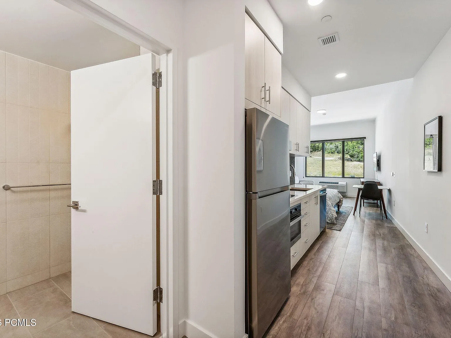 Studio, 1.0 bath, 402 sqft, $1,600 — Photo 4