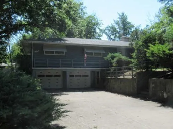 44 Sandhill Dr, Decatur, IL 62521