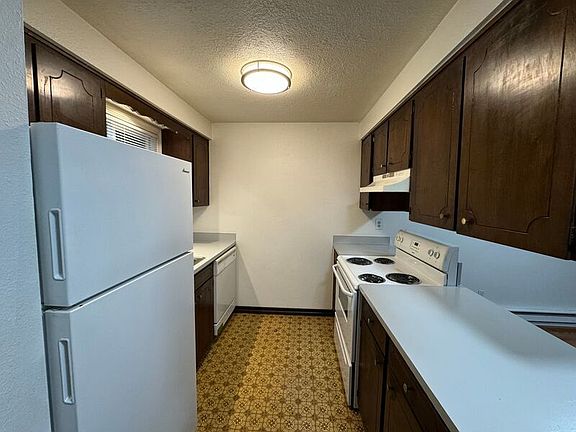 3rd image of 4135 State St NE Unit 21