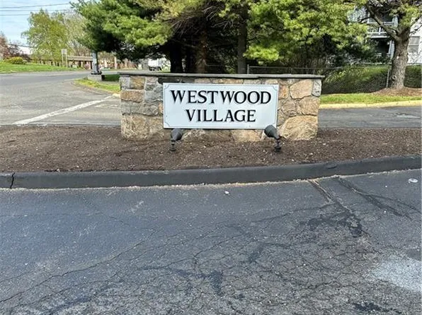 55 Mill Plain Road #31-11, Danbury, CT 06811