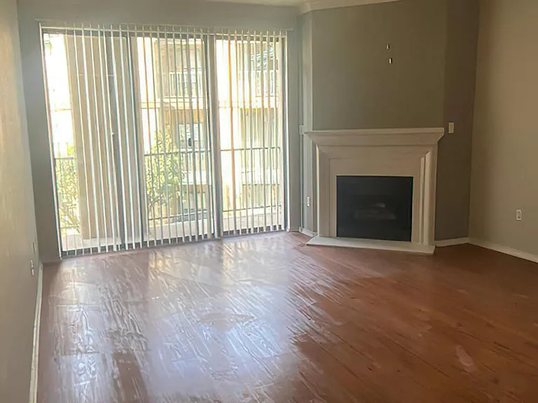 Living Room w/fireplace