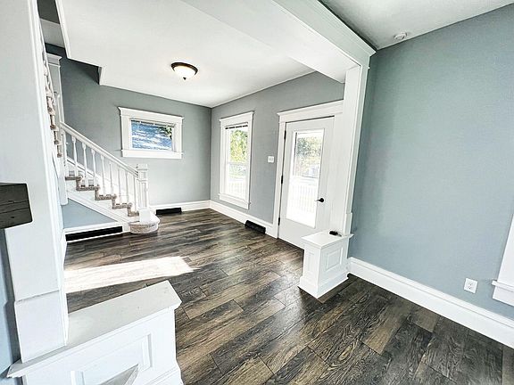 5th image of 305 N Vine St