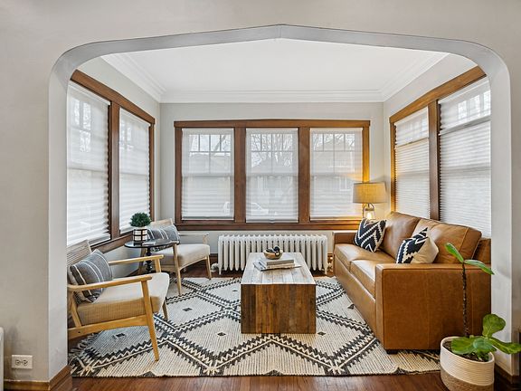 4th image of 5046 N Lowell Ave