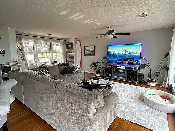 3rd image of 4790 Peacock Dr