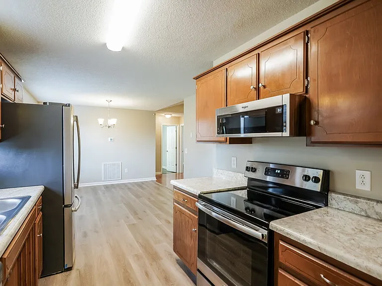 2826 Henderson Ln — Photo 7