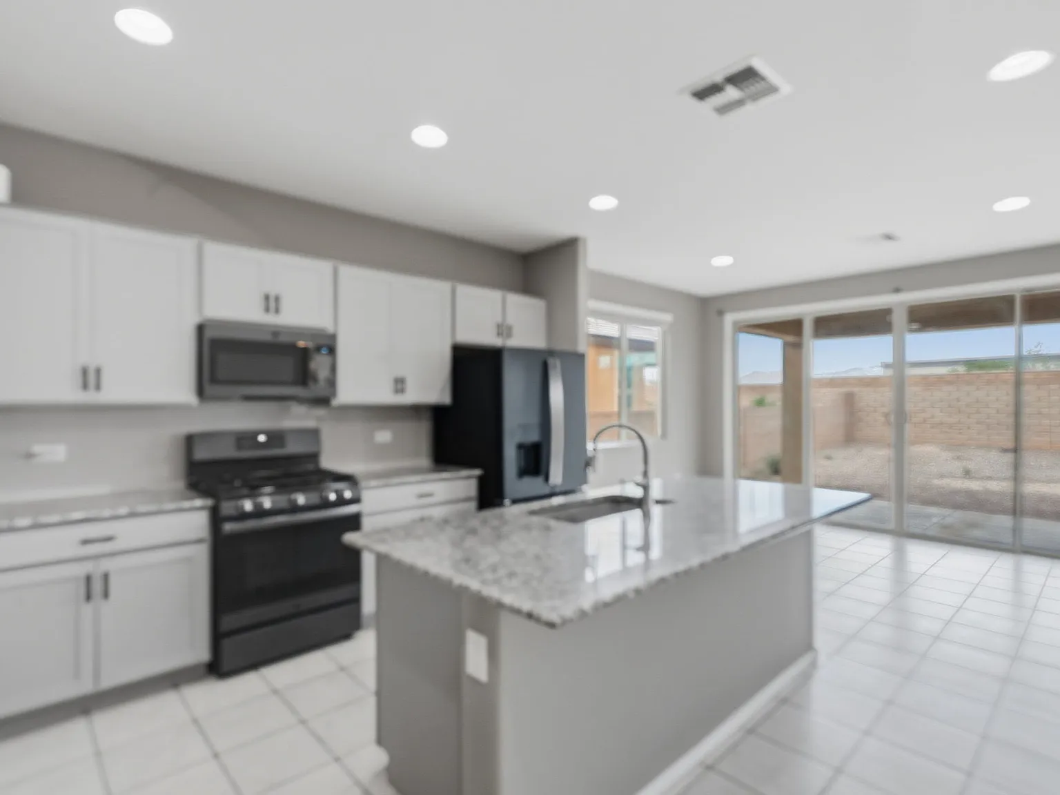 5 bed, 2633 sqft, $2,750 — Photo 2