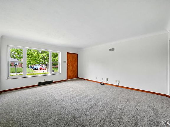 3rd image of 10712 Charrette Dr