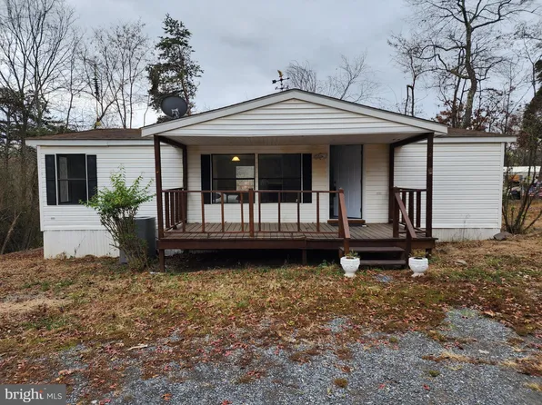 224 Lofty Ln, Berkeley Springs, WV 25411