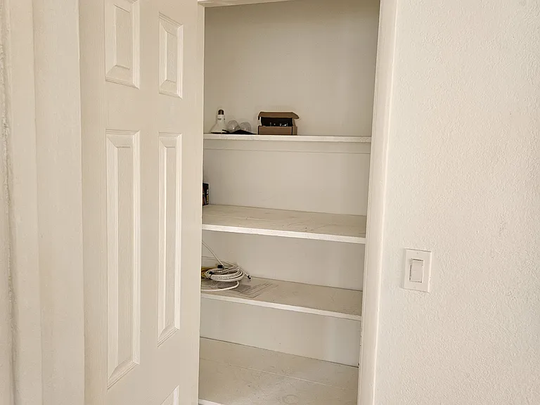 686 S Saint Andrews Pl #B3 — Photo 5