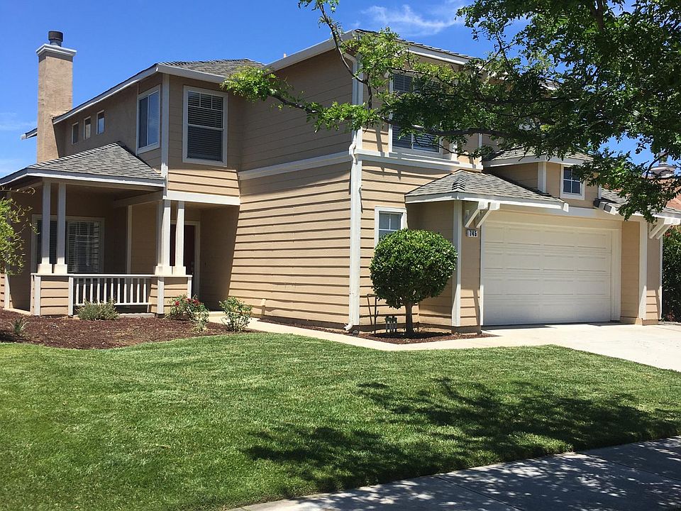 1st image of 745 Wisteria Dr