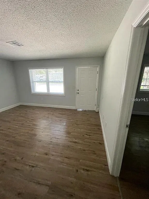 2 bed, 1.0 bath, 784 sqft, $1,297 — Photo 2