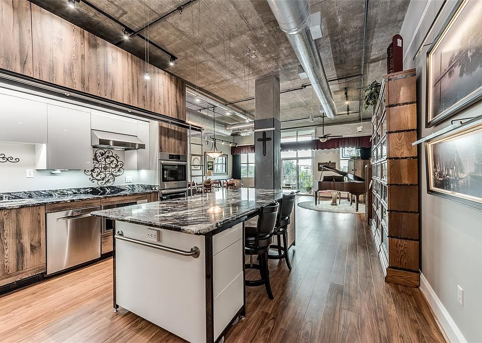 Wonderful 2380 sq/ft (per HCAD)corner unit at IL Palazzo in highly desirable Museum District. Over-the-top updated Chef's Kitchen is sure to impress any Foodie! Kitchen is open to large LR/DR in background with access to HUGE wrap around balcony, a r