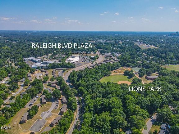 2nd image of 524 Barksdale Dr Lot 9