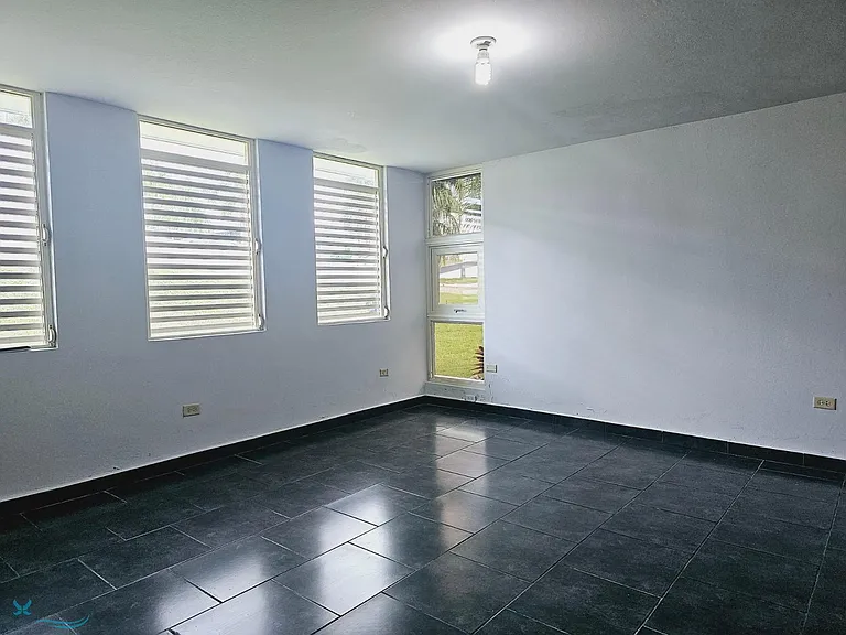 623 F10 — Photo 12