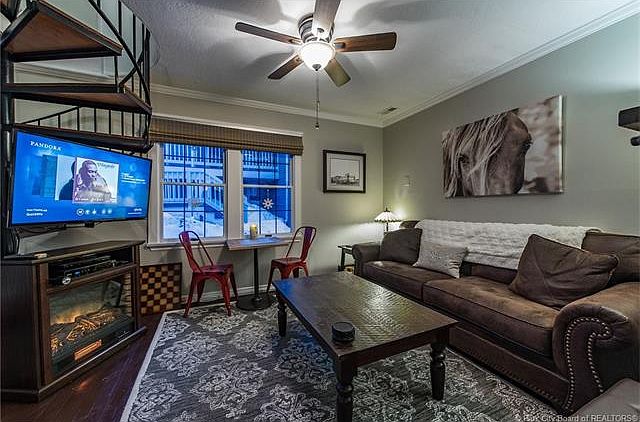 1st image of 1150 Empire Ave #38