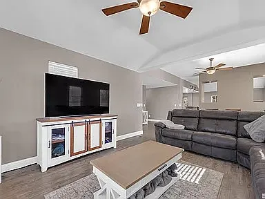 126 Catrina Ct — Photo 3