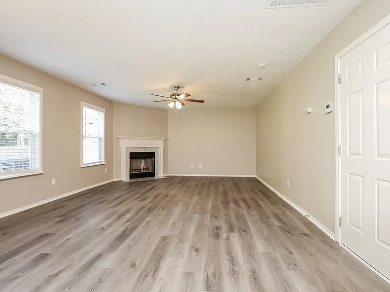 5625 Dory Dr — Photo 4