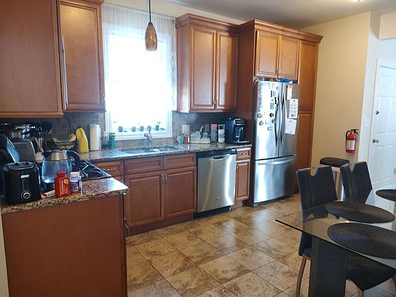 4th image of 428 Madeline Ave Unit 2