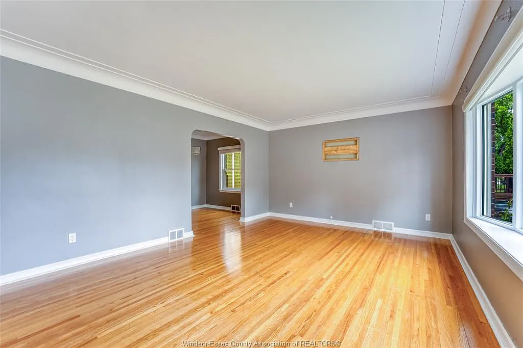 3 bed, $2,400 — Photo 3