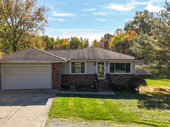 1178 Twinsburg Rd, Macedonia, OH 44056