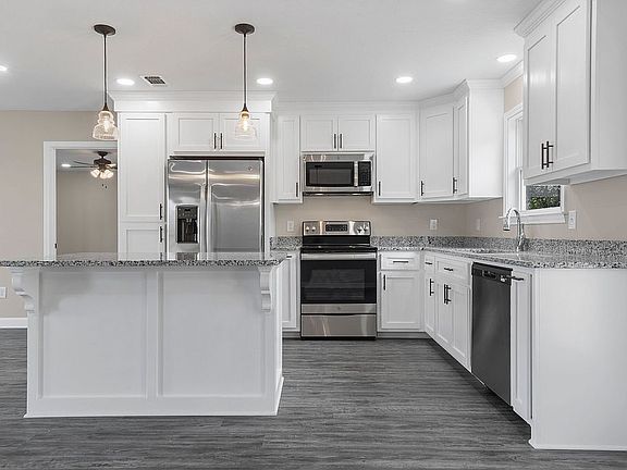 5th image of 122 Cottage Oaks Dr