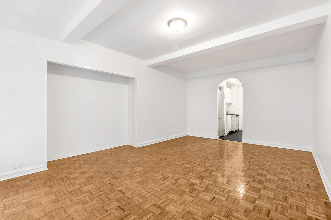 307 East 44th Street — Photo 4