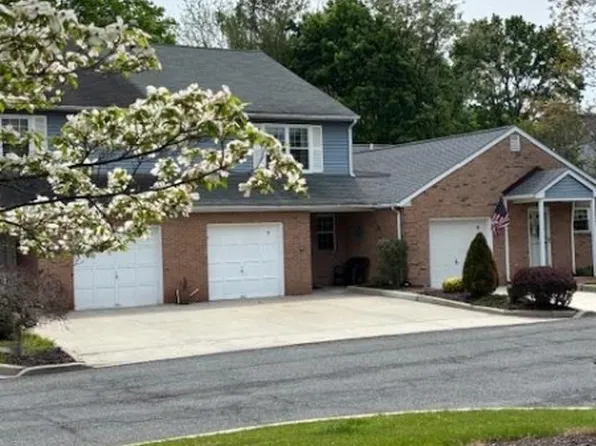 7 Esther Ct, Lebanon Boro, NJ 08833