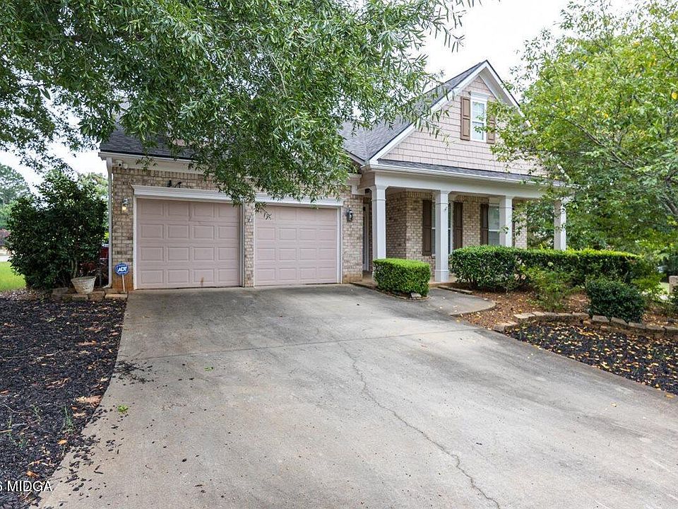 1st image of 102 Fairways Ct