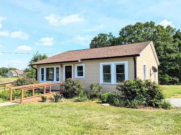 4925 Dusty Ln, Marshville, NC 28103