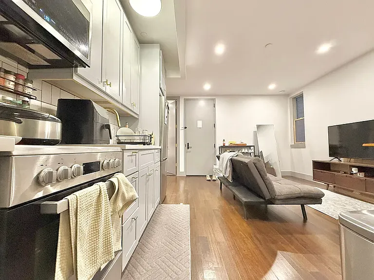 412 Suydam St #3R — Photo 3