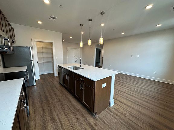 3rd image of 1531 Pleasant St #301