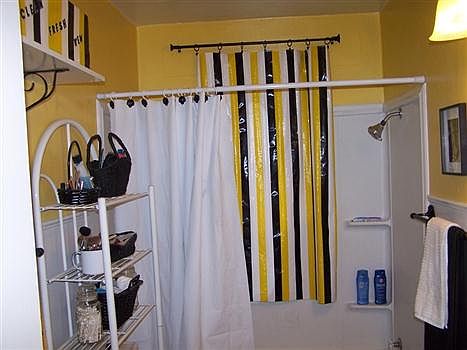 2nd image of 115 E Leslie Ave