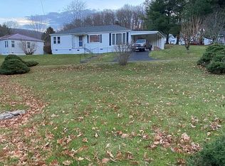 403 Edgewood Rd, Bluefield, VA 24605
