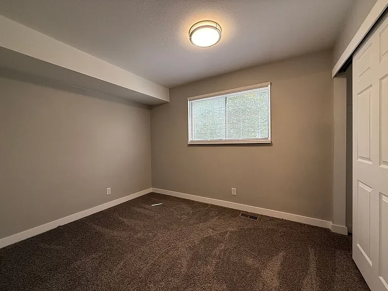 680 E Malibu Dr — Photo 6