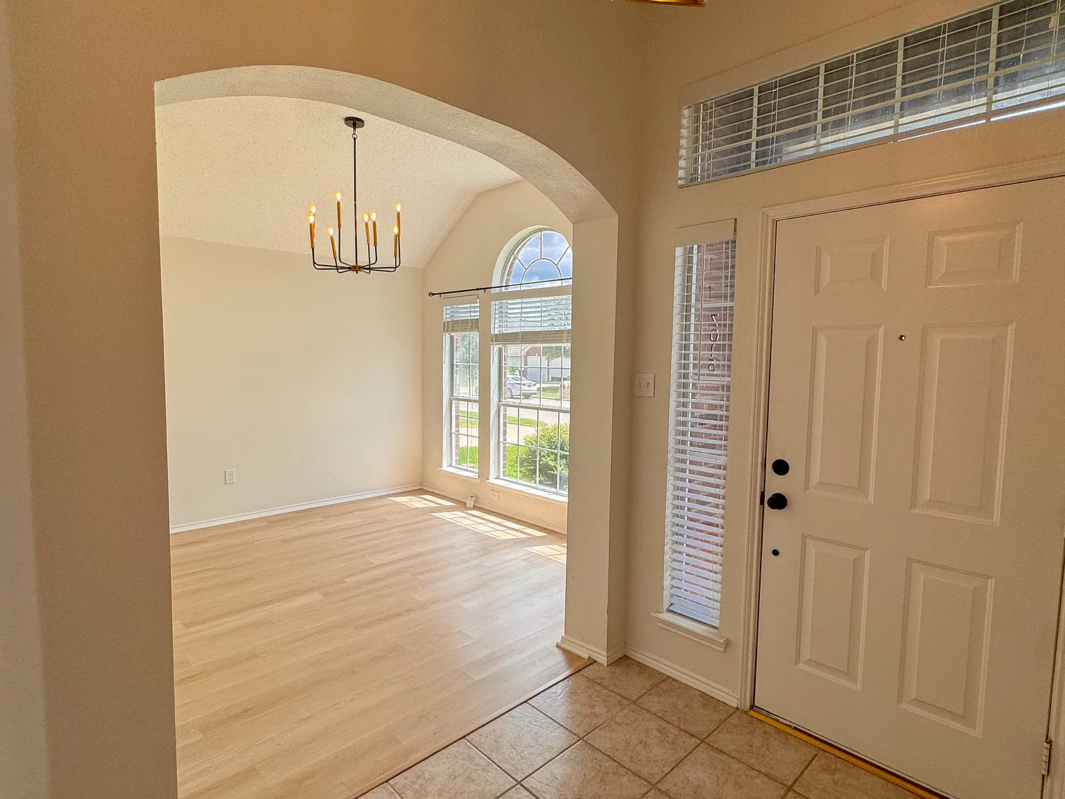 3 bed, 1838 sqft, $2,350 — Photo 2