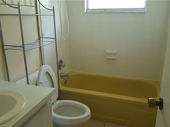 4th image of 713 Kemper Ave