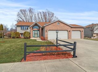 3020 Diamond Dr, Hobart, IN 46342